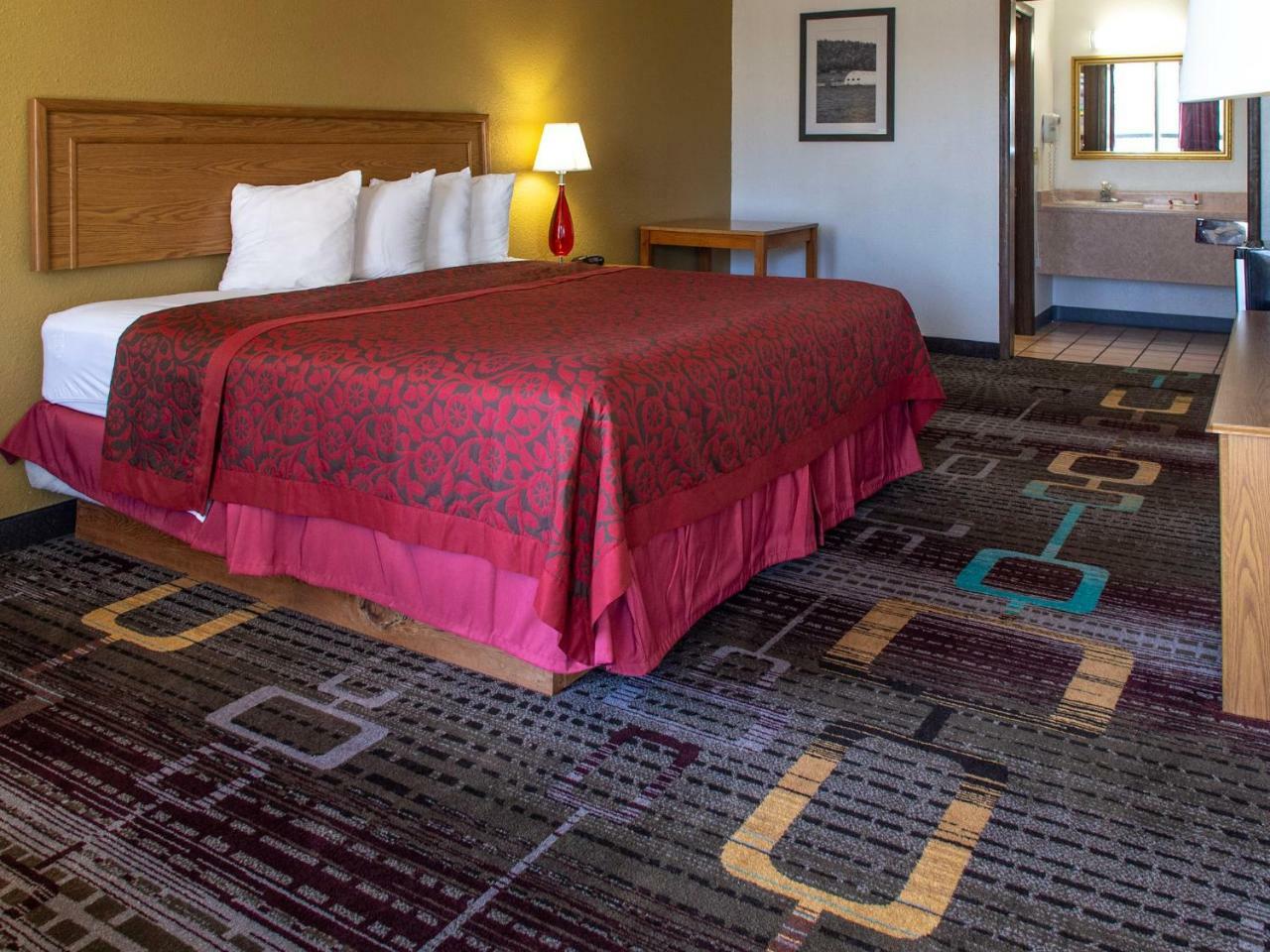 Days Inn By Wyndham Clinton Bagian luar foto